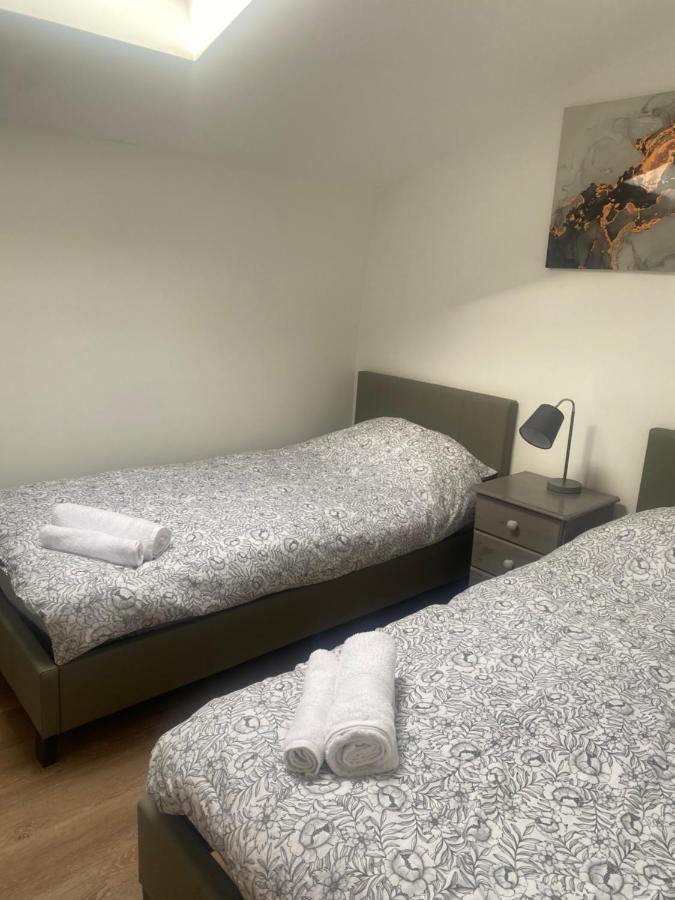 2 Bedroom Central Apartment Leek Eksteriør bilde